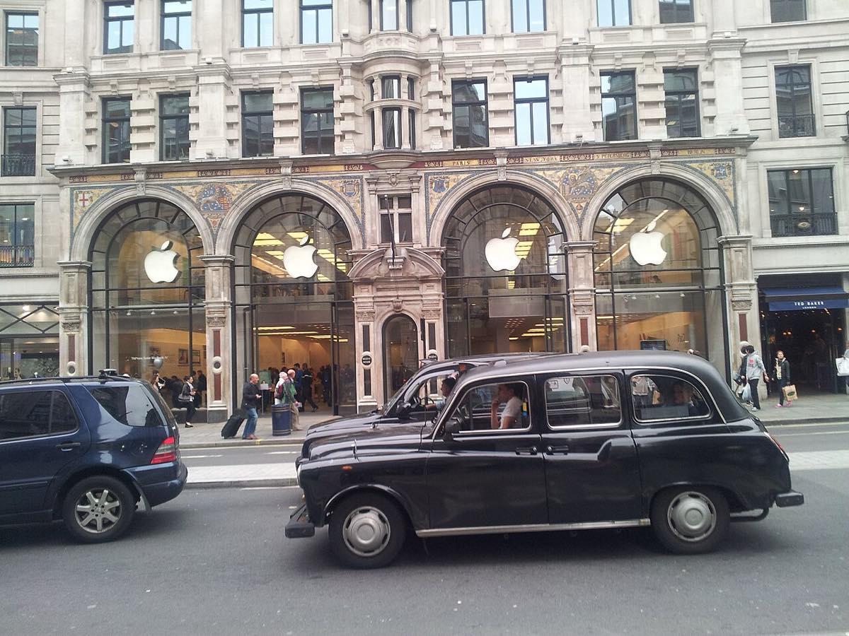 Fachada de pedra da Apple Store da Regent Street, em Londres