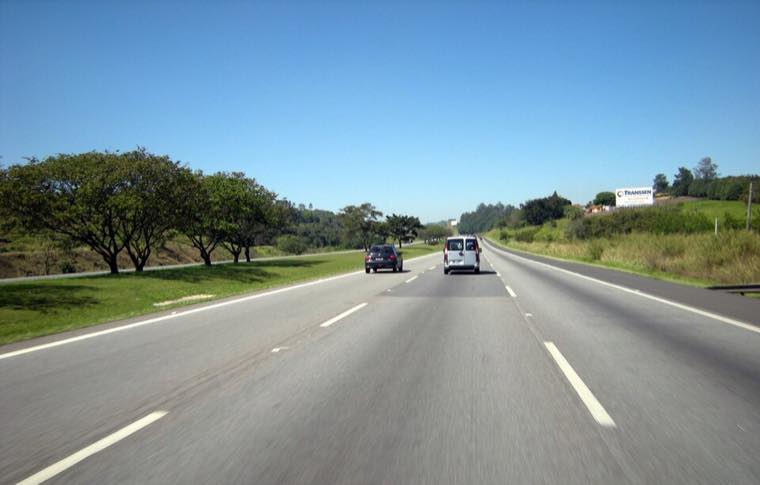 A Rodovia dos Bandeirantes (SP), onde sistemas de visão computacional monitoram o tráfego