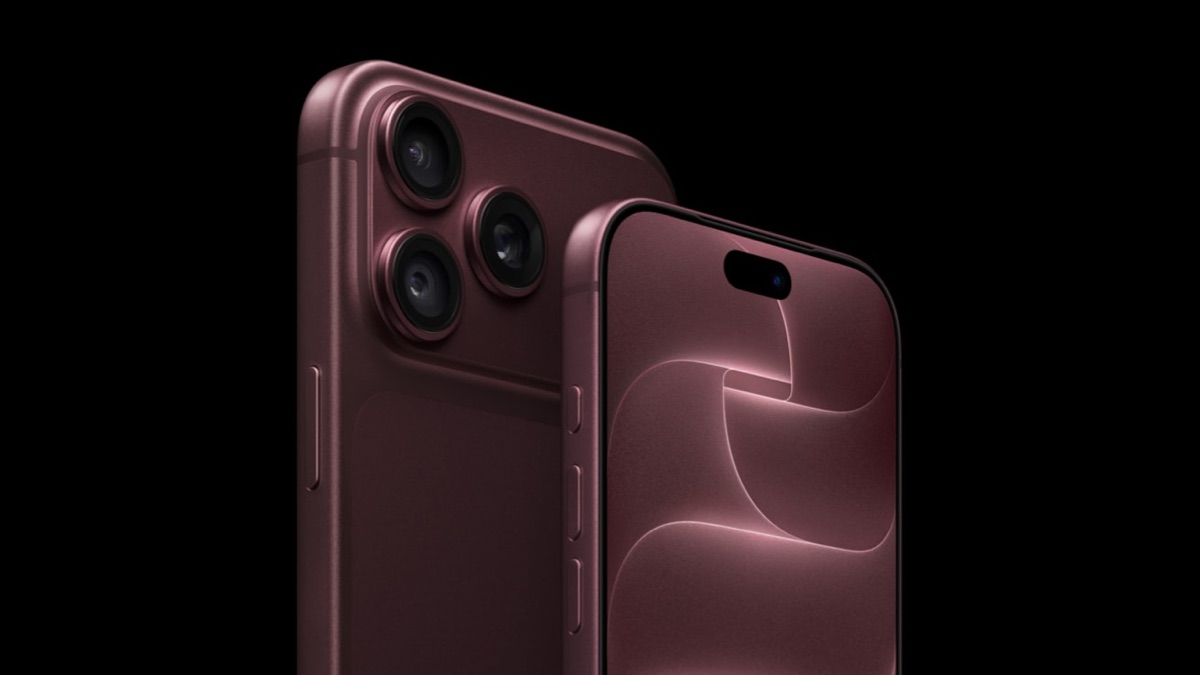 Imagem de estúdio sobre fundo preto: à esquerda, o iPhone 18 Pro Max bordô visto de costas, com o módulo de três câmeras em destaque; à direita, o iPhone 18 Pro bordô visto de frente, com a tela acesa e a ilha dinâmica no topo