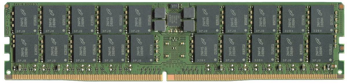 Close de módulo de memória DDR5 RDIMM da Micron para servidores, com os chips DRAM à mostra