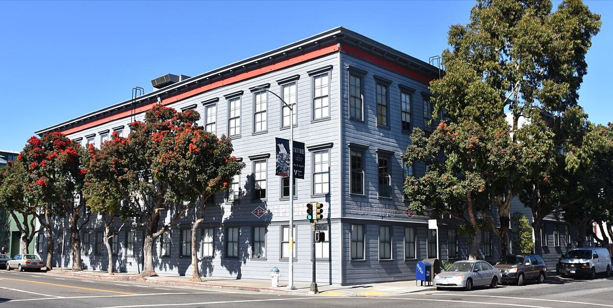 Fachada de tijolos do Pioneer Building, em San Francisco, sede da OpenAI.
