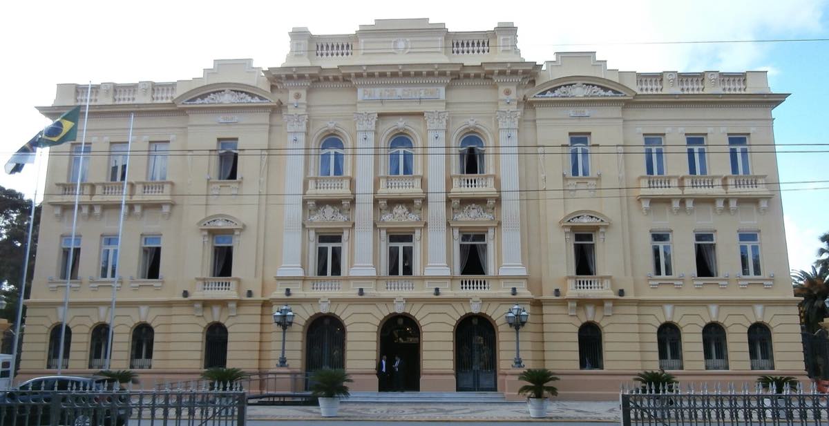 Fachada do Palácio do Campo das Princesas, sede do governo de Pernambuco, no Recife