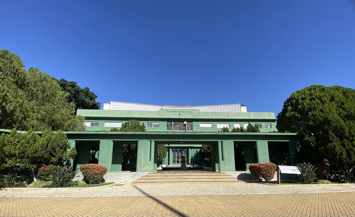 Fachada do Palácio das Esmeraldas, sede do governo do estado de Goiás, em Goiânia