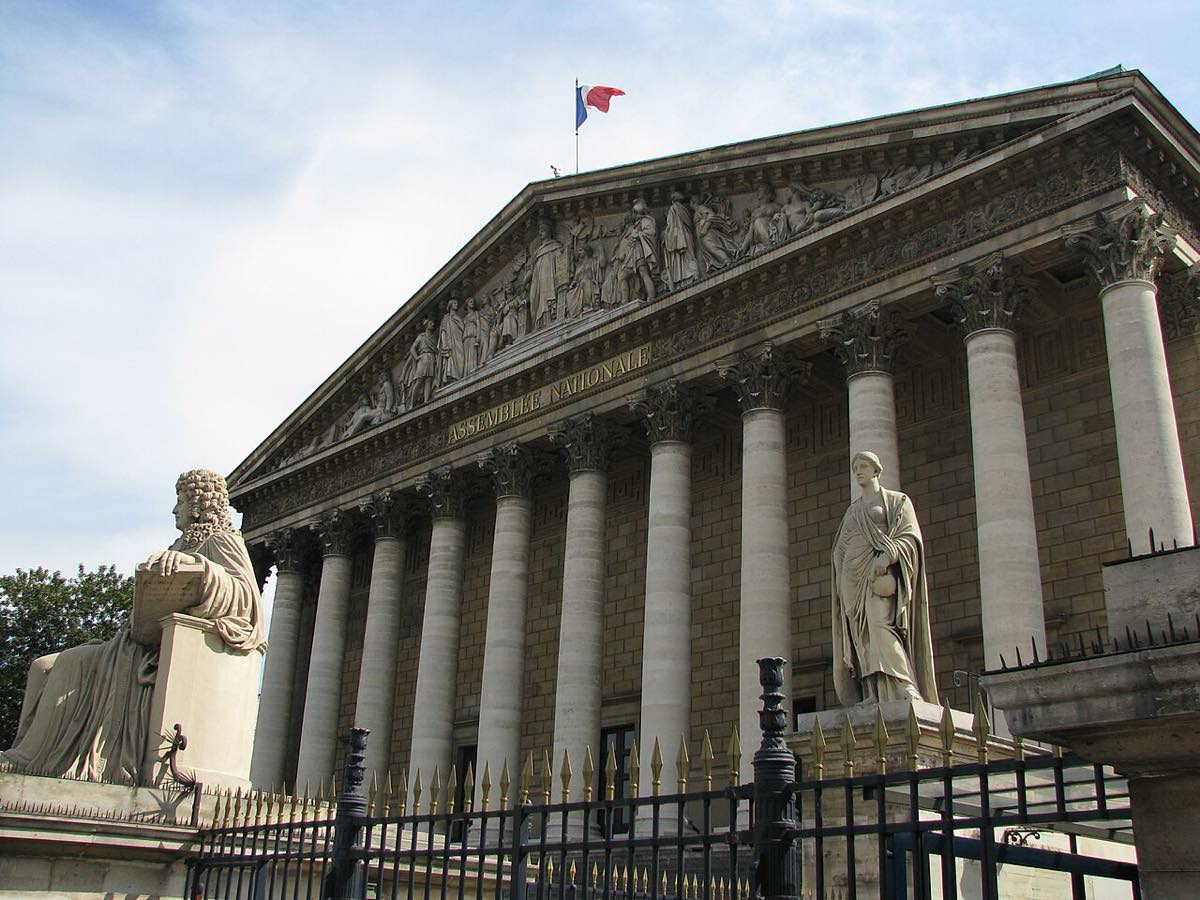 Fachada do Palais Bourbon, sede da Assembleia Nacional francesa, em Paris