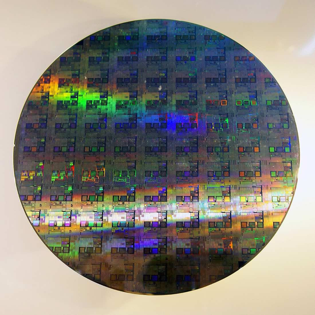 Bolacha (wafer) de silício de 12 polegadas usada na fabricação de chips